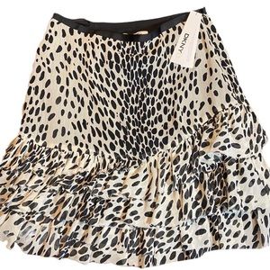 DKNYC NWT Ruffle Animal Print Skirt Size 4 Tan